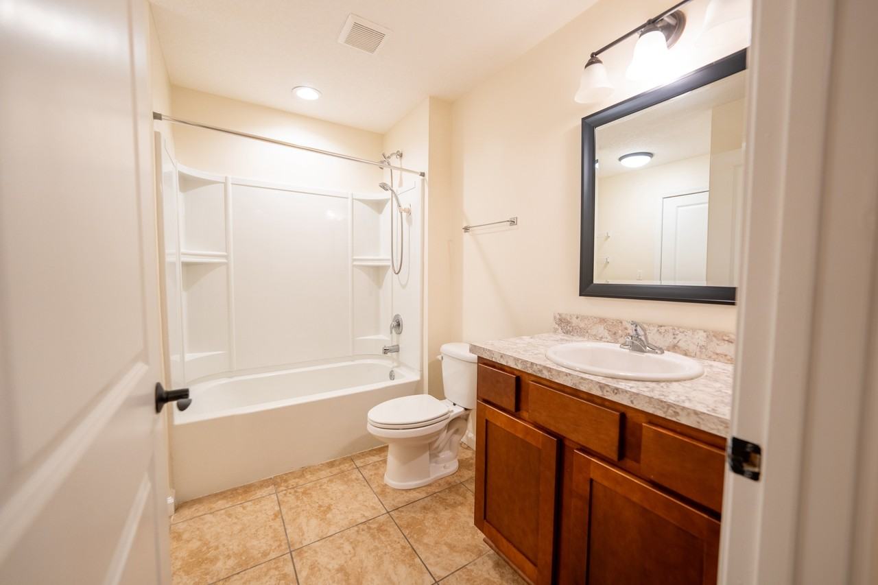 806 Oak Street - Photo 5 of 50