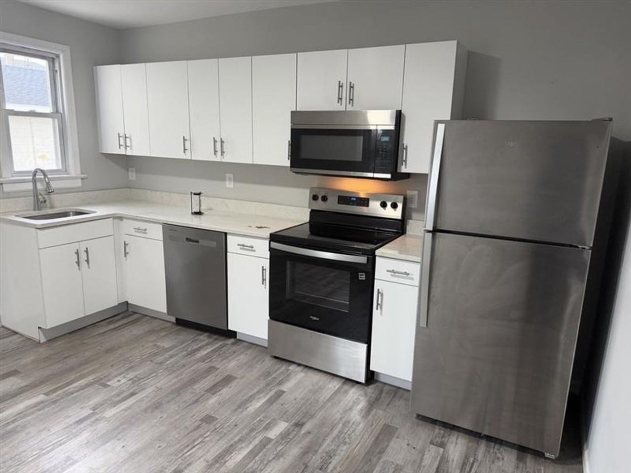 232 W Washington Ave - Photo 3 of 21