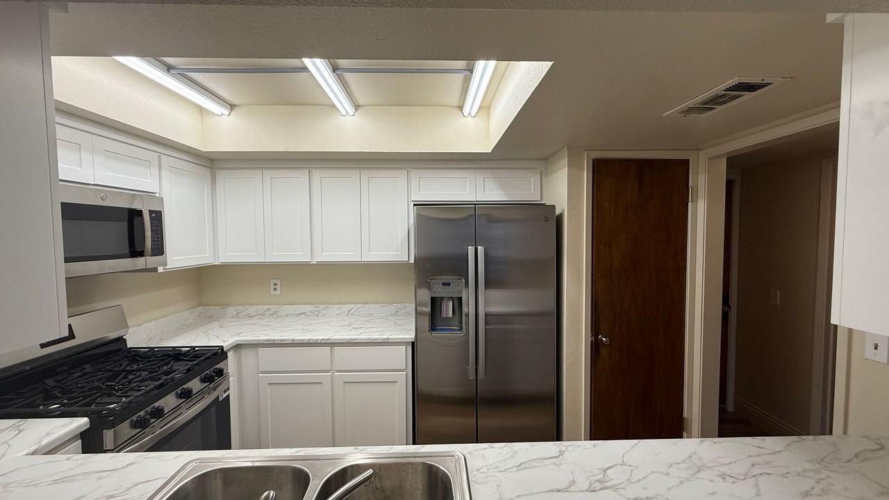 2890 Huntington Blvd #113 - Photo 3 of 21