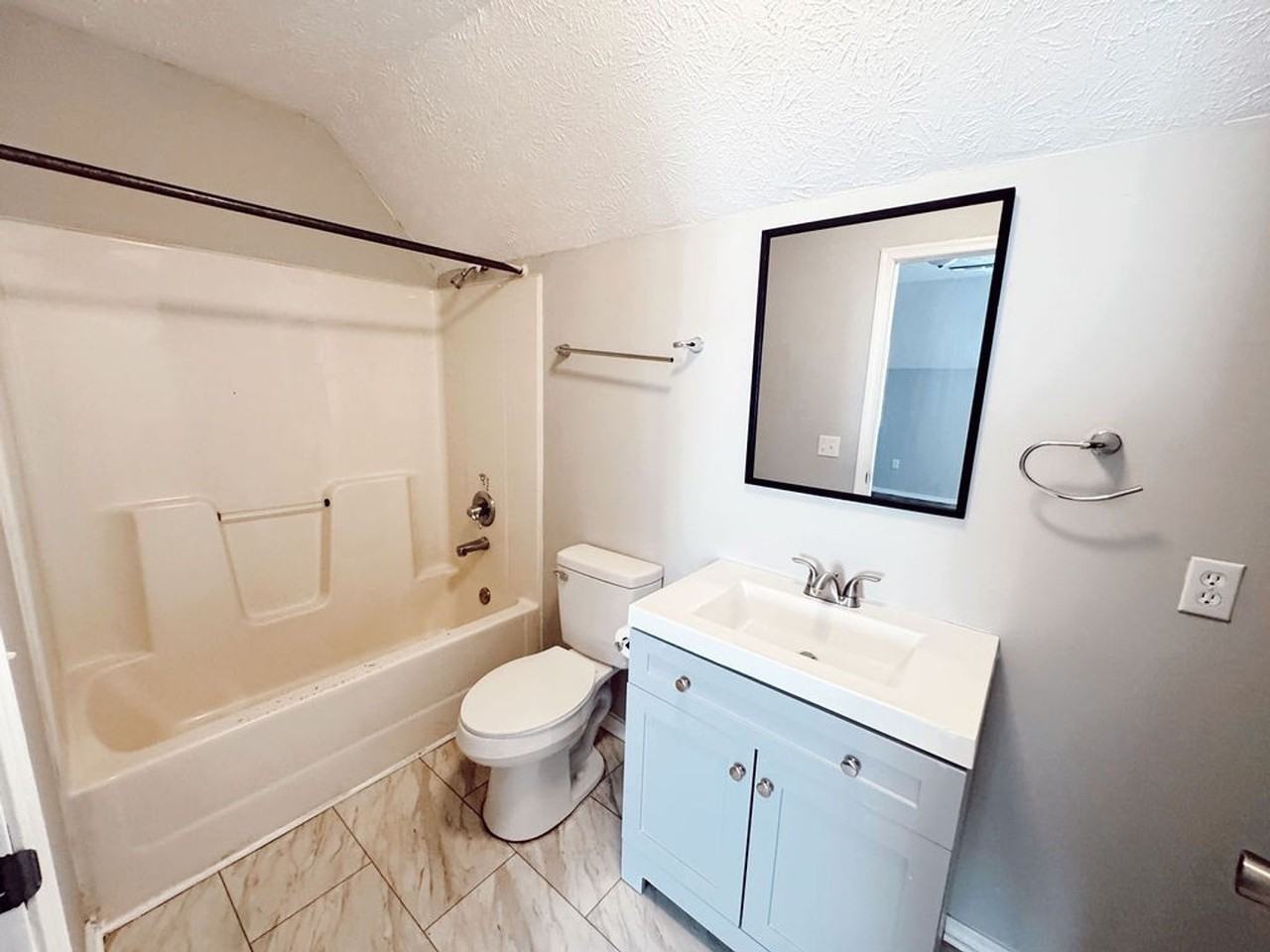 Valley View Apartments - Photo 6 of 50