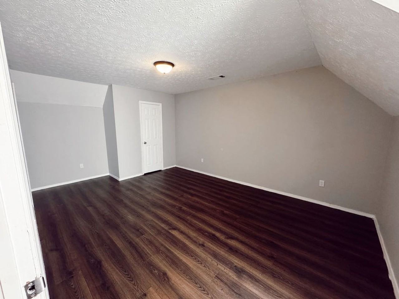 Valley View Apartments - Photo 7 of 50