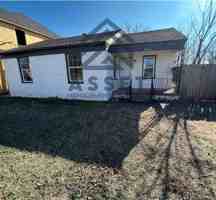 featured image of 824 W 2nd St