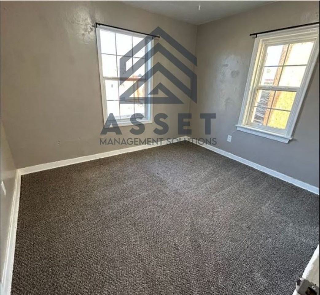 824 W 2nd St - Photo 2 of 13