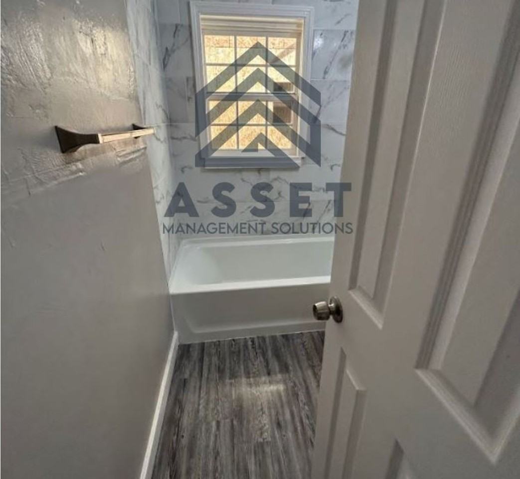 824 W 2nd St - Photo 3 of 13