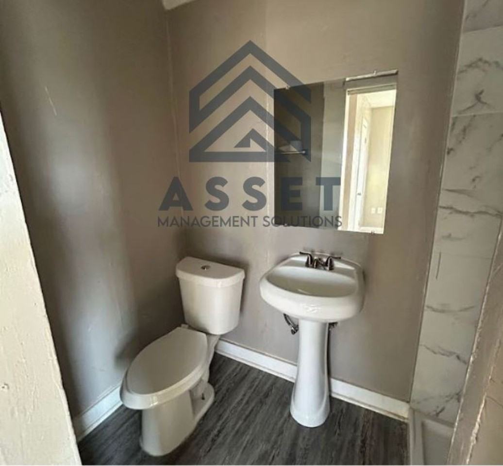 824 W 2nd St - Photo 6 of 13