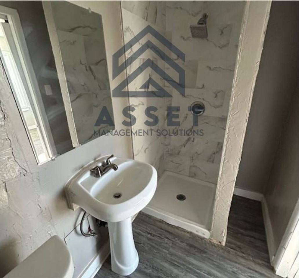 824 W 2nd St - Photo 7 of 13