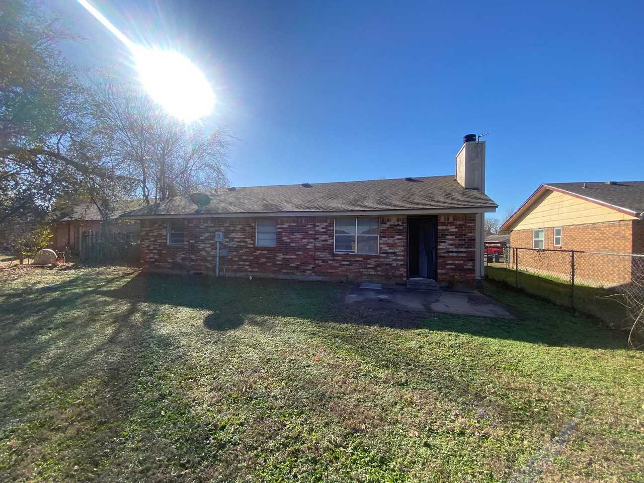 2609 Se 46th St - Photo 3 of 16