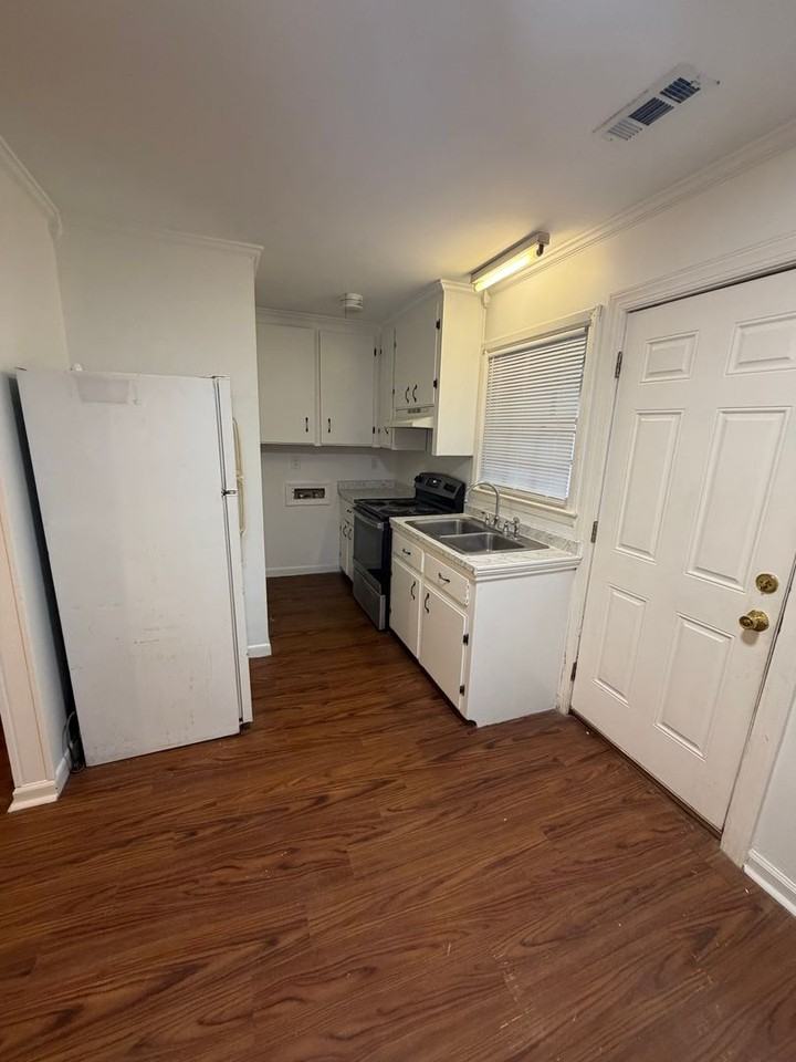 8838 Deerwood Dr - Photo 2 of 4