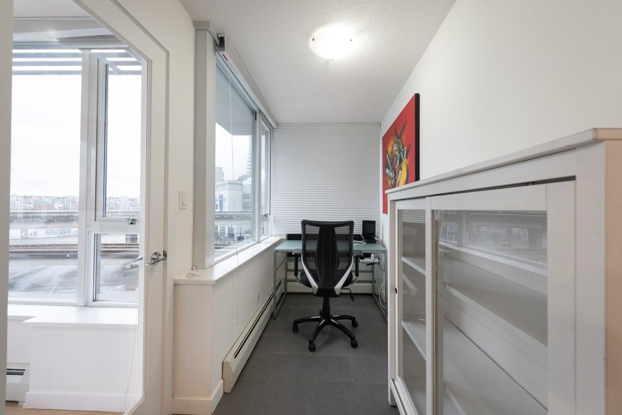 688 Abbott Street - Photo 4 of 23