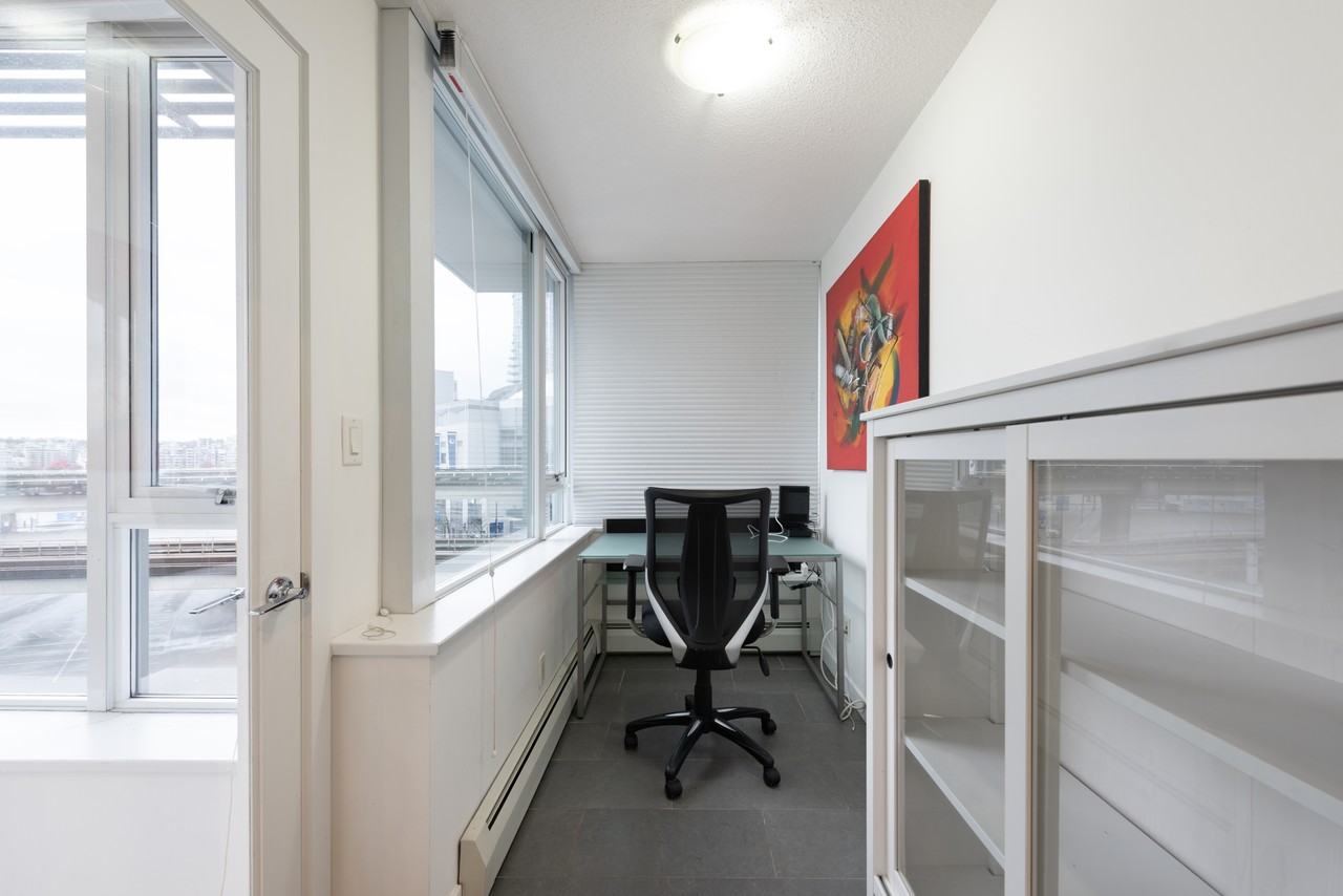 688 Abbott Street - Photo 5 of 23