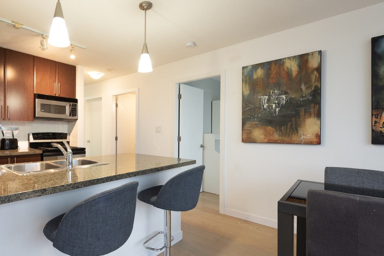 688 Abbott Street - Photo 6 of 23