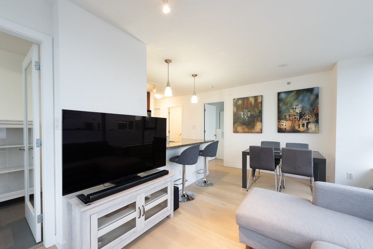 688 Abbott Street - Photo 7 of 23