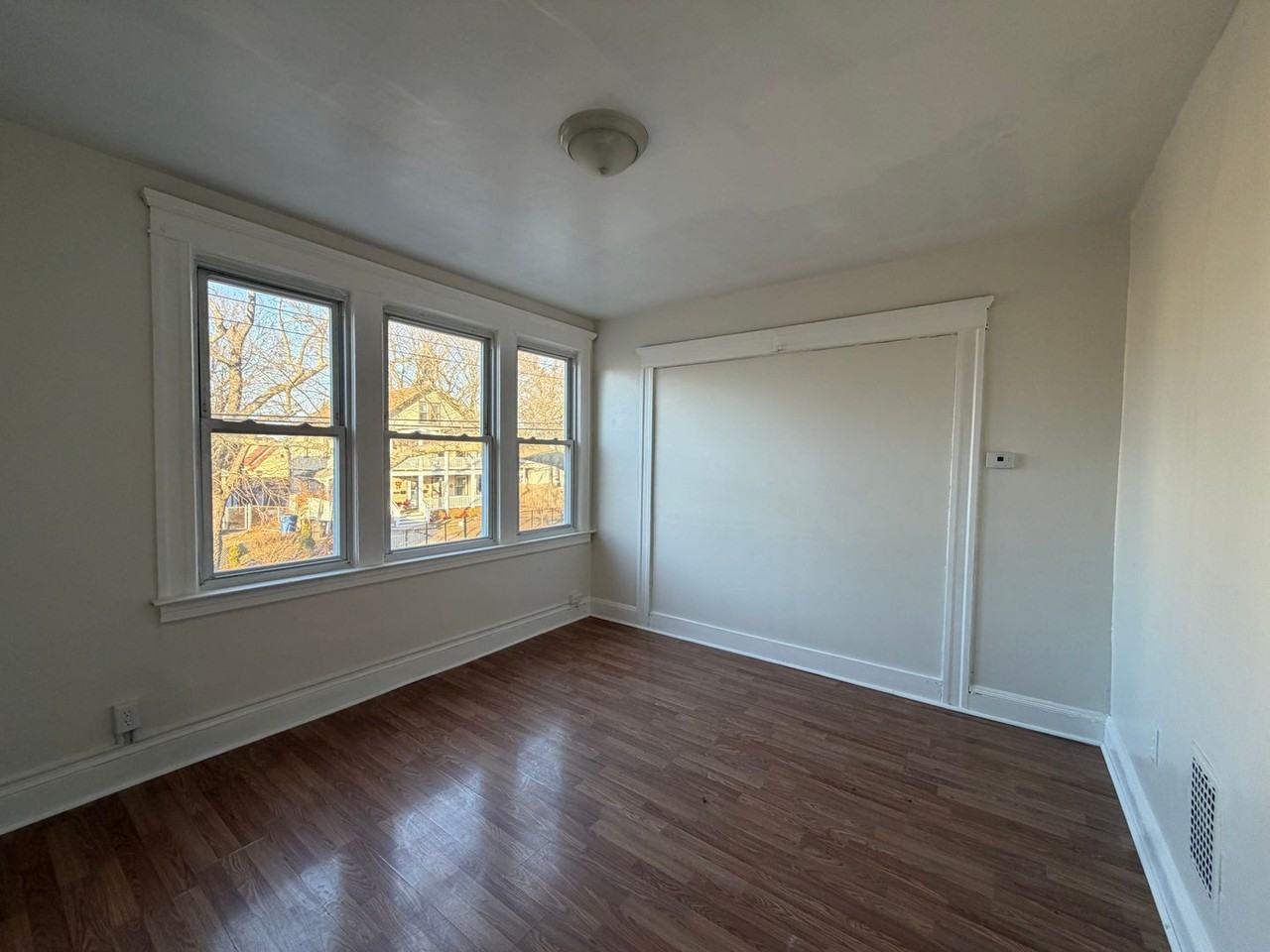 57 Maltby St - Photo 2 of 9