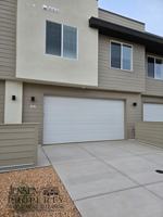 featured image of 915 W Boxthorn Dr