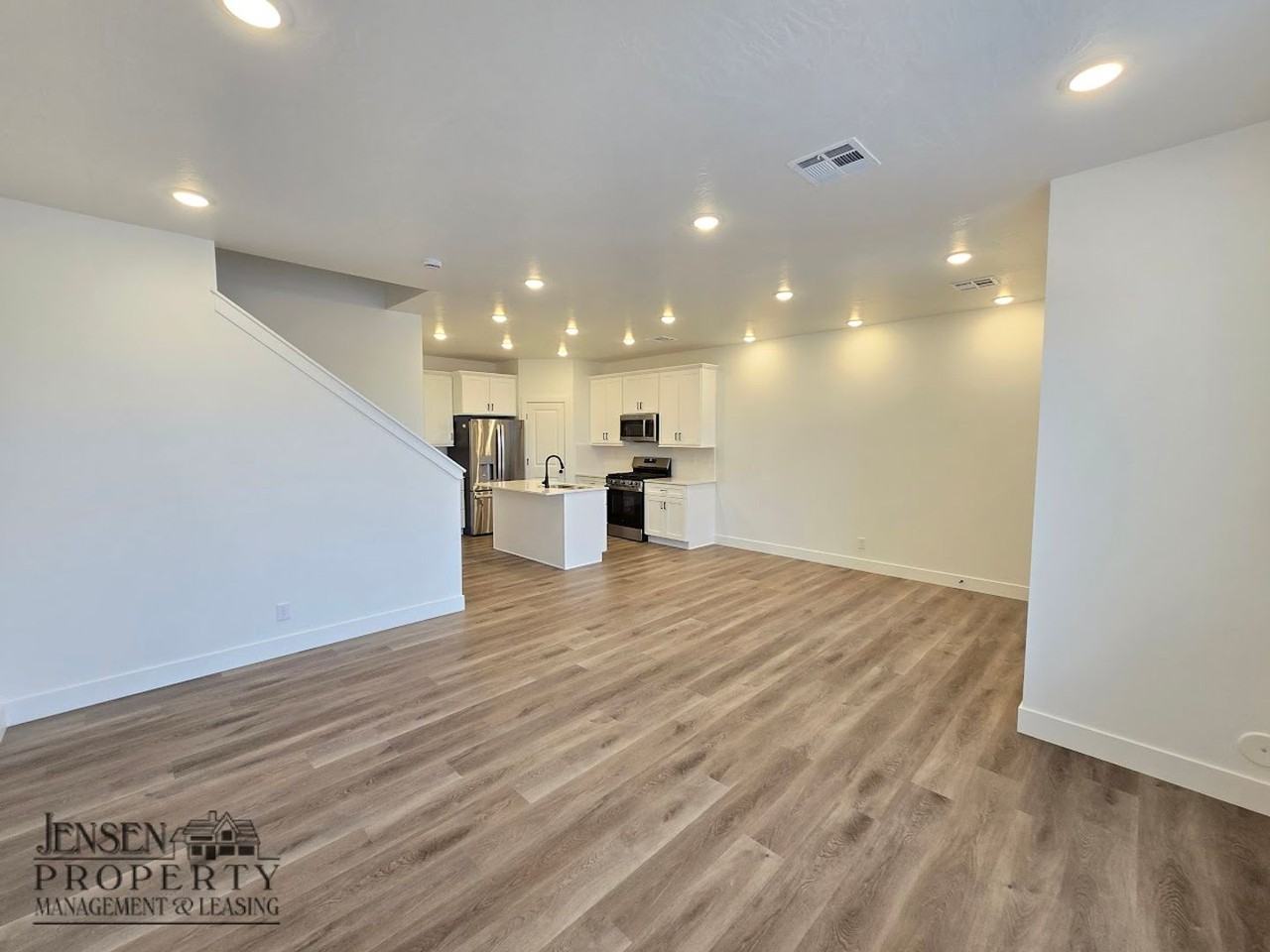 915 W Boxthorn Dr - Photo 3 of 22