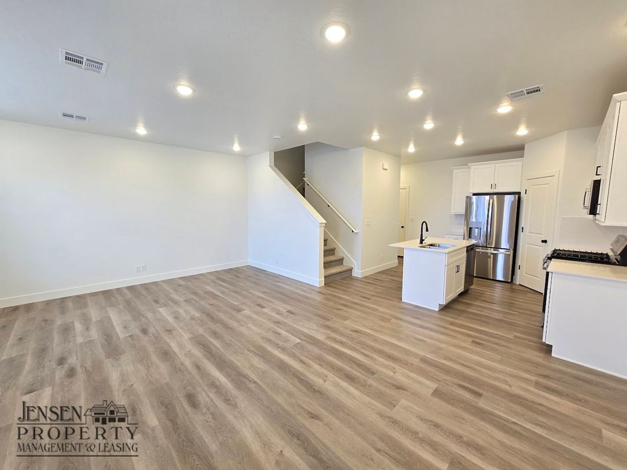 915 W Boxthorn Dr - Photo 4 of 22