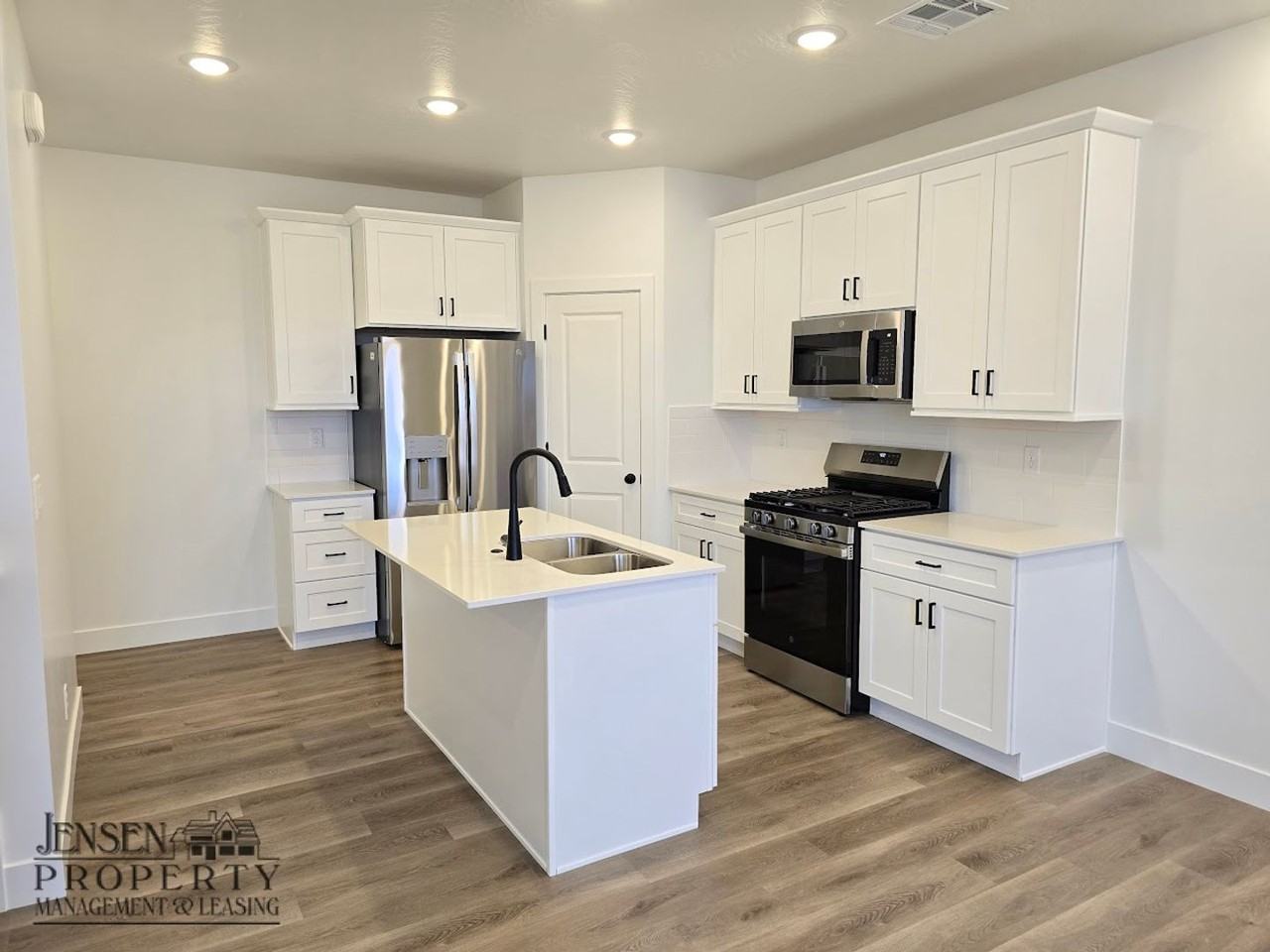 915 W Boxthorn Dr - Photo 5 of 22