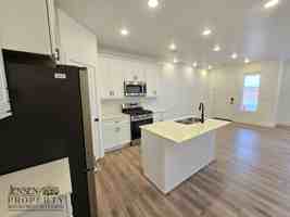 featured image of 915 W Boxthorn Dr