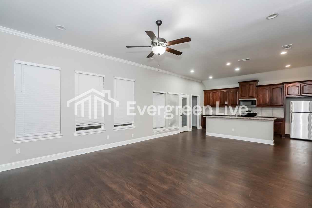 612 E Parks Ave - Photo 2 of 15