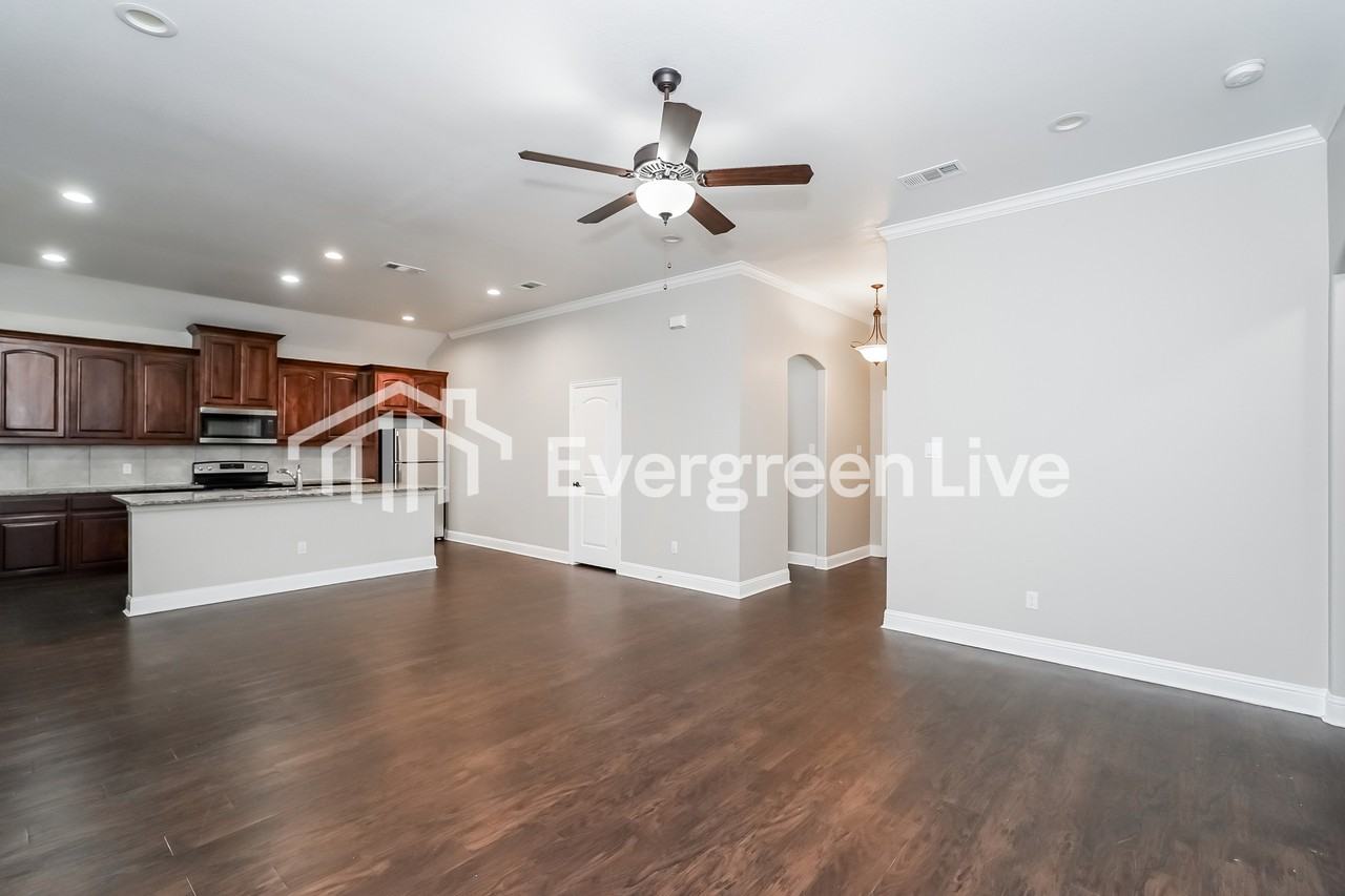 612 E Parks Ave - Photo 3 of 15