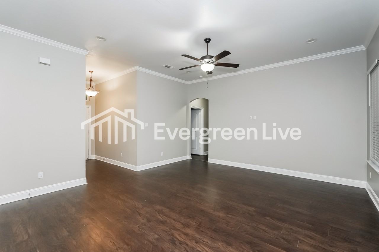 612 E Parks Ave - Photo 4 of 15