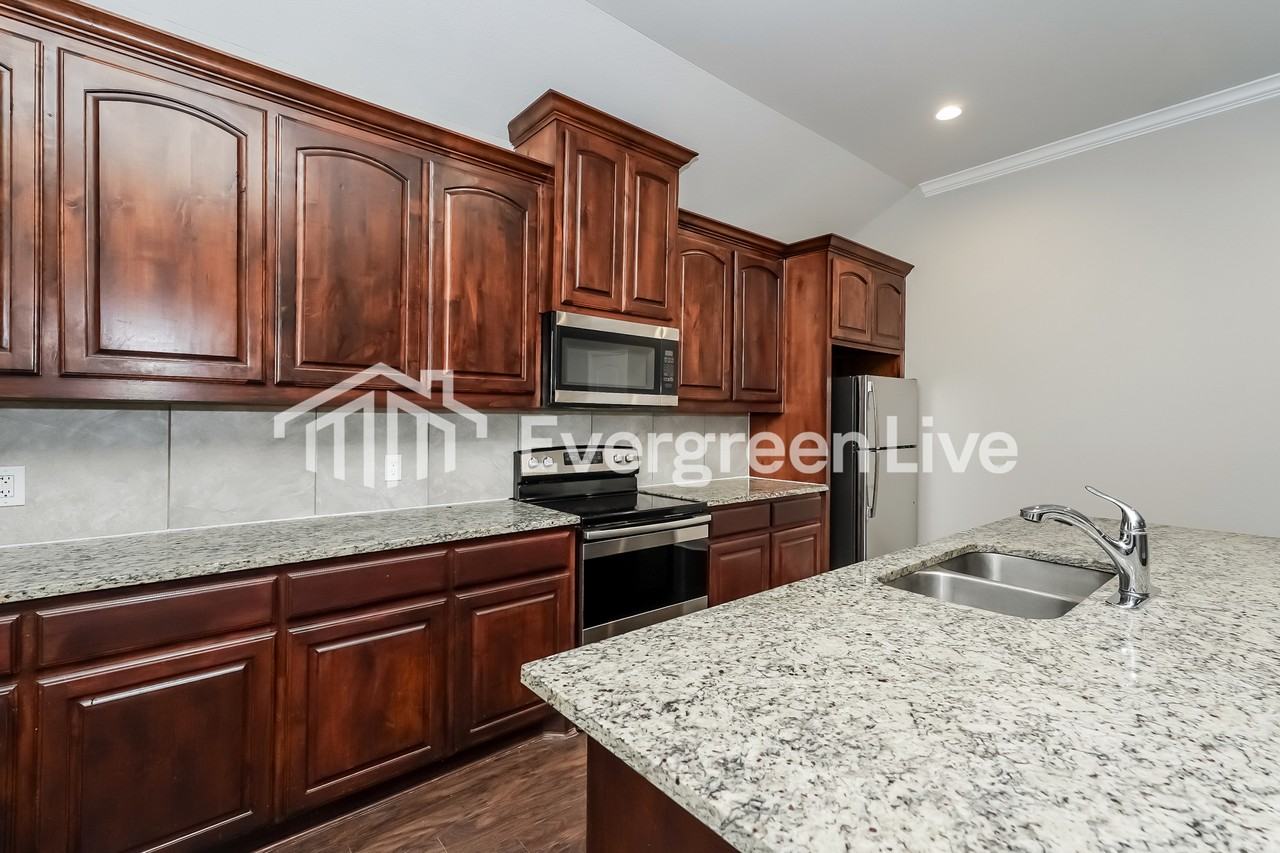 612 E Parks Ave - Photo 7 of 15