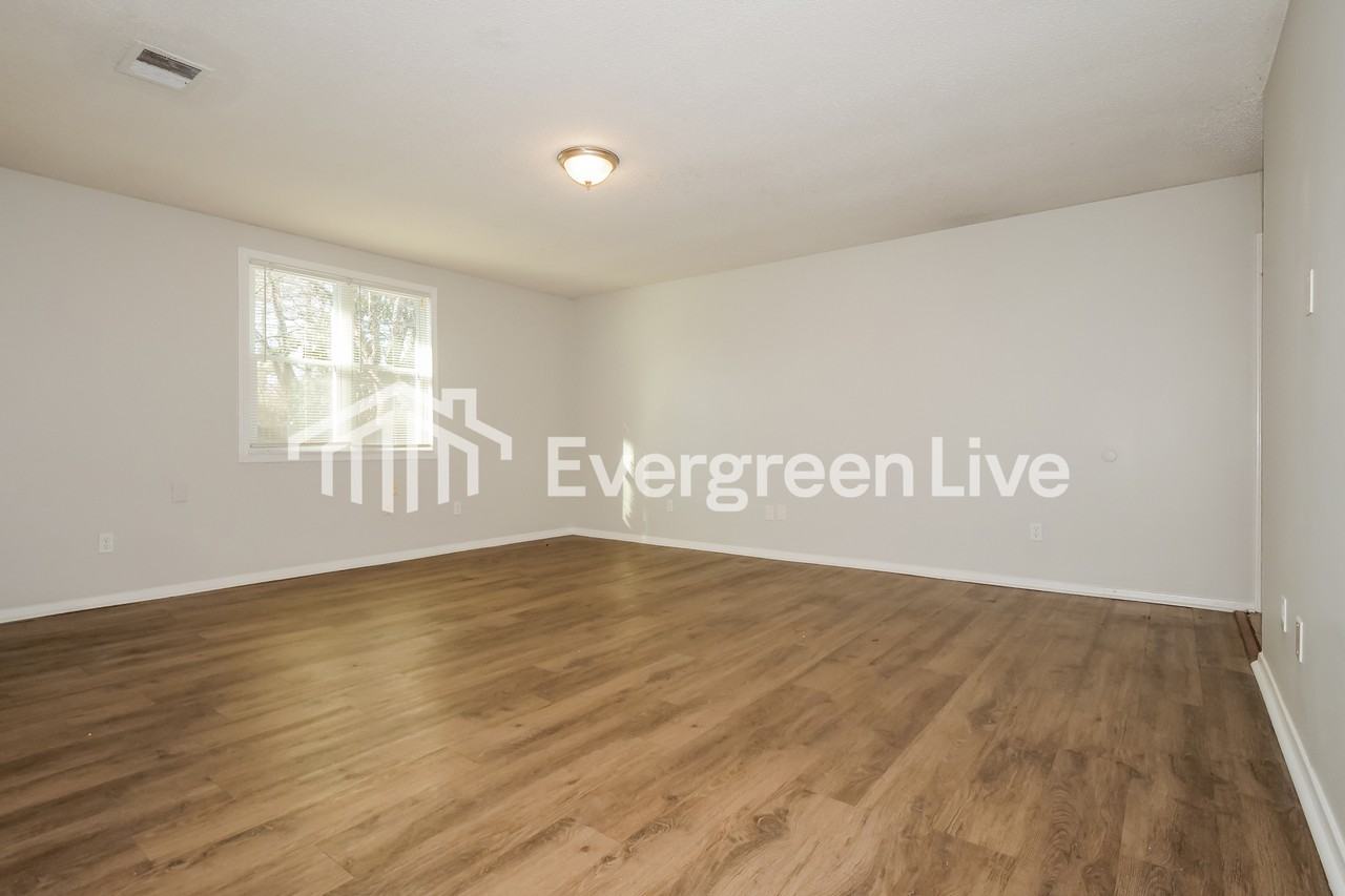 3823 Barberry St - Photo 2 of 15