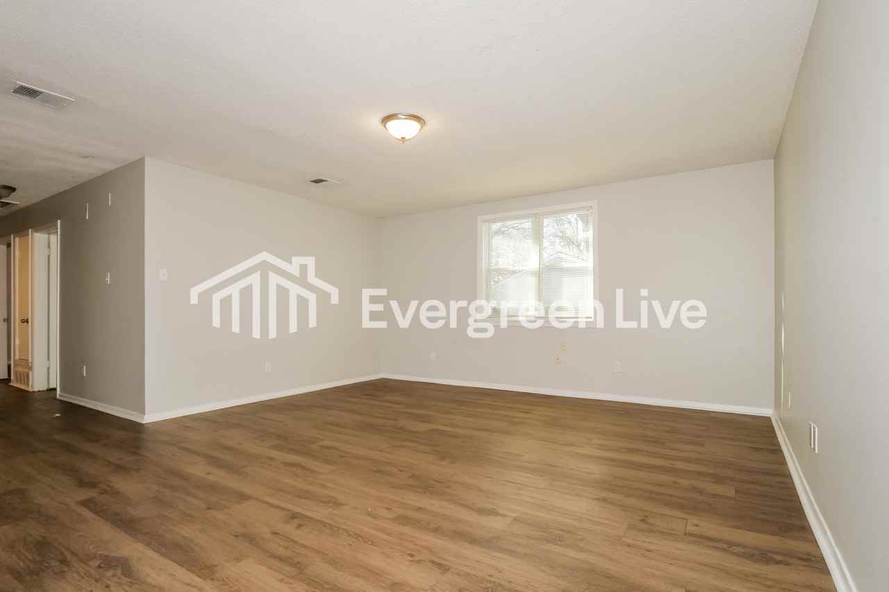 3823 Barberry St - Photo 3 of 15