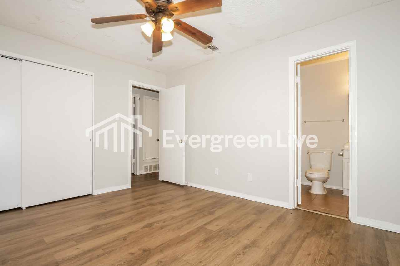 3823 Barberry St - Photo 7 of 15