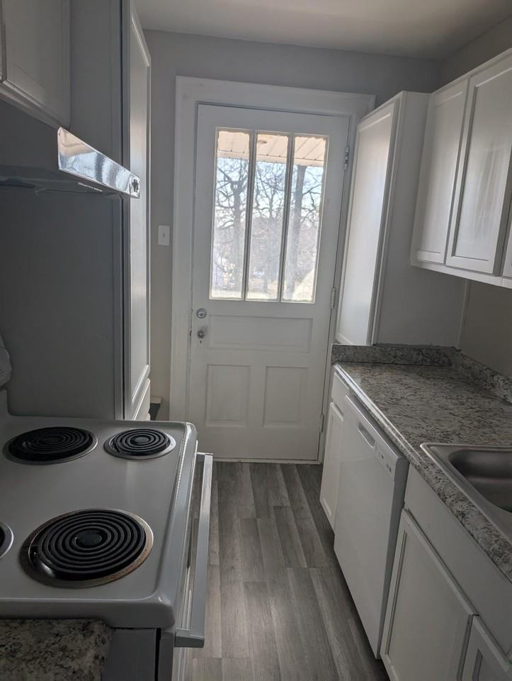 3307 Elizabeth St - Photo 3 of 15