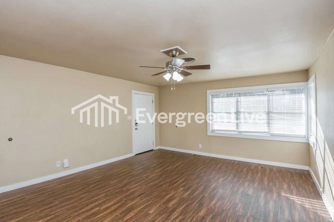 7105 Robinhood Ln - Photo 2 of 15