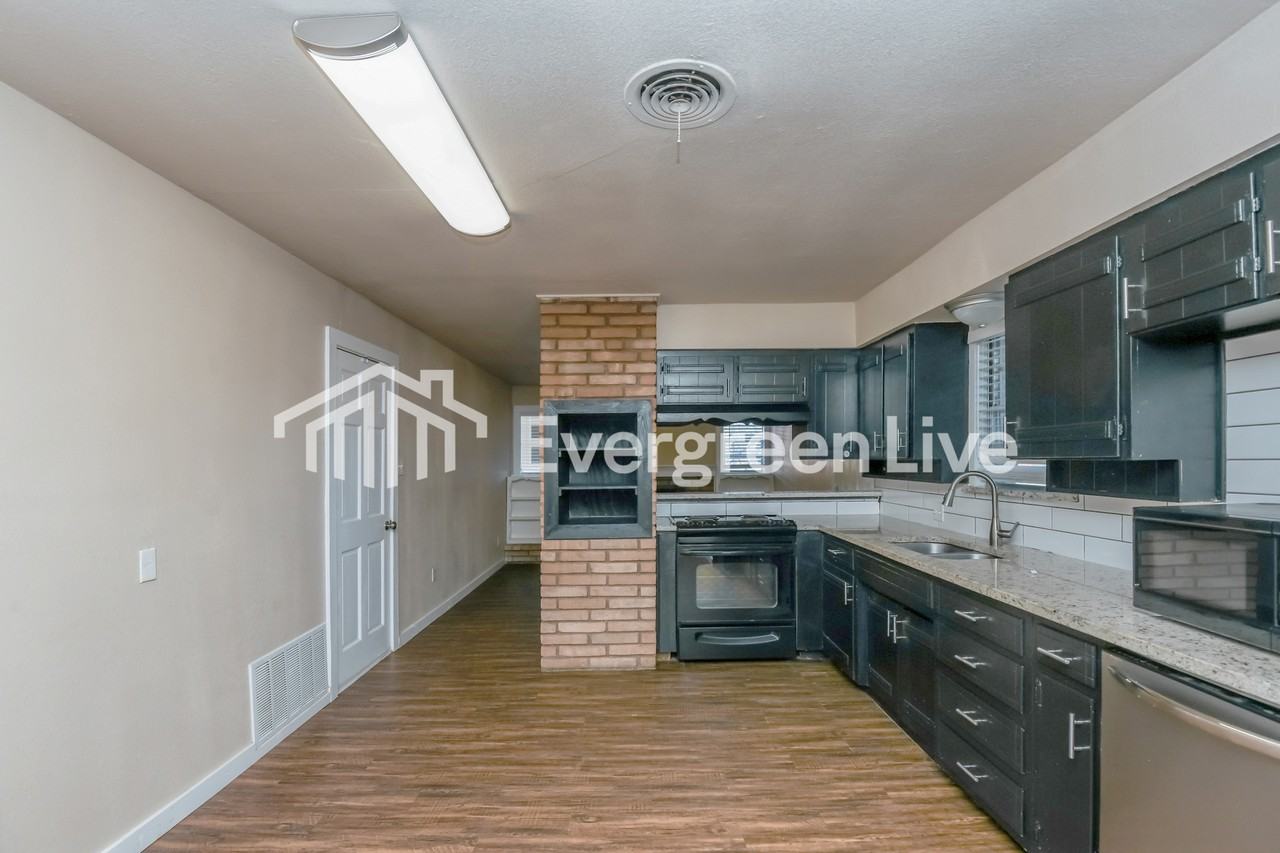 7105 Robinhood Ln - Photo 7 of 15