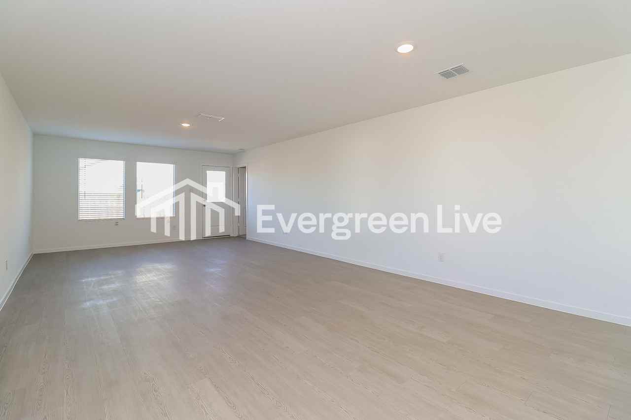 200 Sycamore Pl - Photo 3 of 15