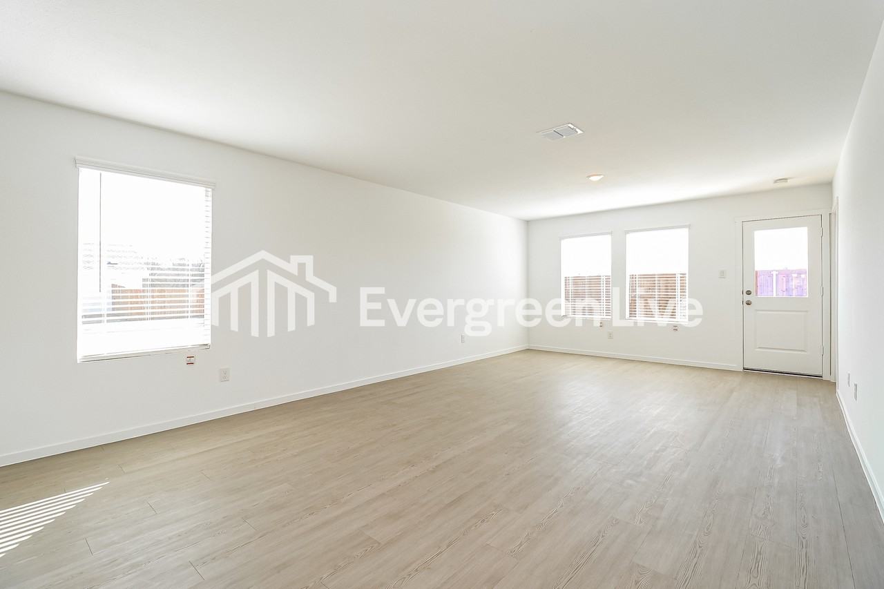 245 Sycamore Pl - Photo 6 of 15