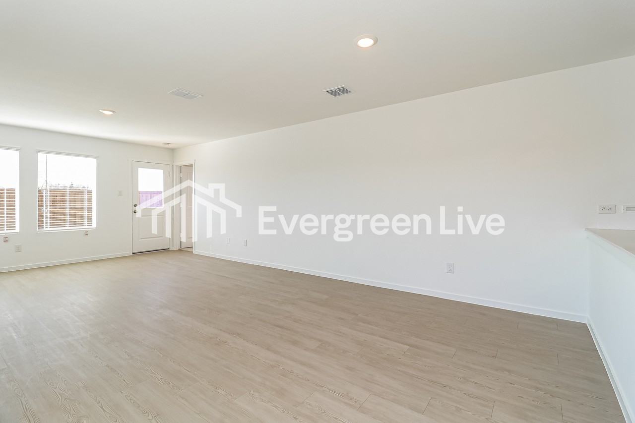 245 Sycamore Pl - Photo 7 of 15