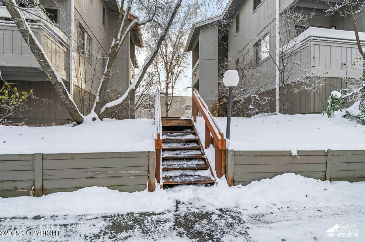 4221 Folker St - Photo 2 of 9