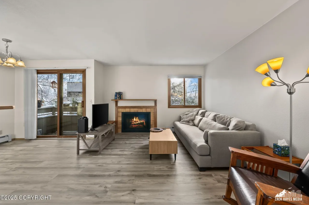 4221 Folker St - Photo 3 of 9