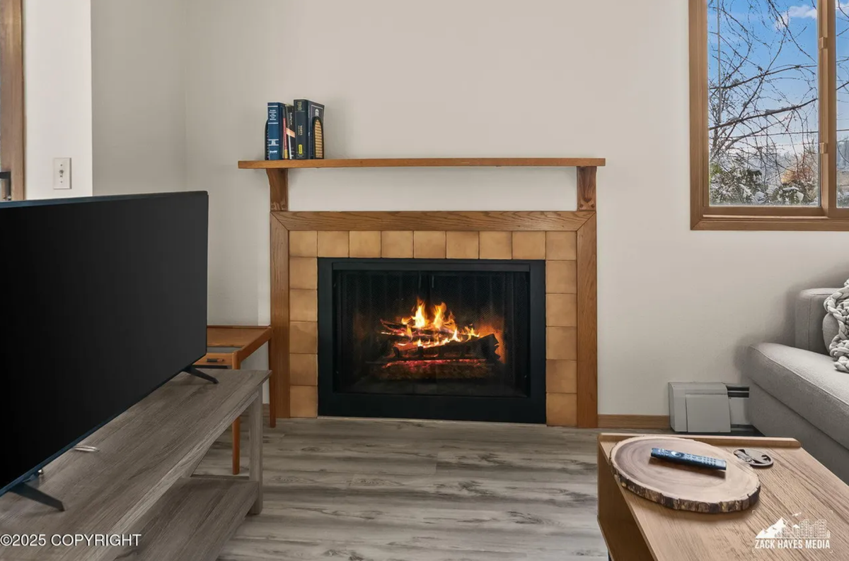 4221 Folker St - Photo 4 of 9