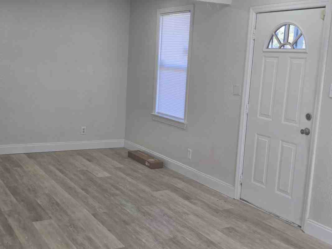 5708 Vernon Rd - Photo 2 of 8