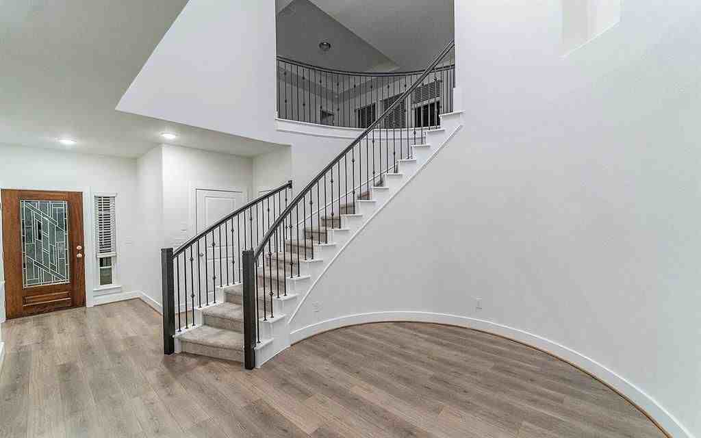 213 Alicante Ln - Photo 3 of 19