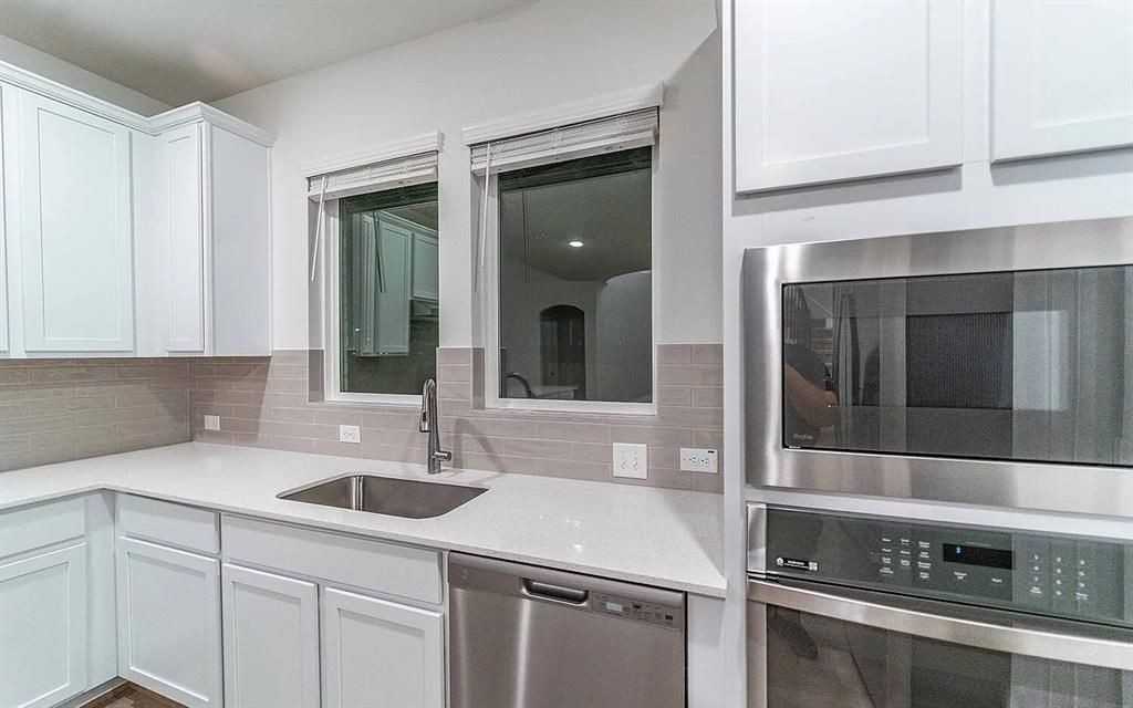 213 Alicante Ln - Photo 5 of 19