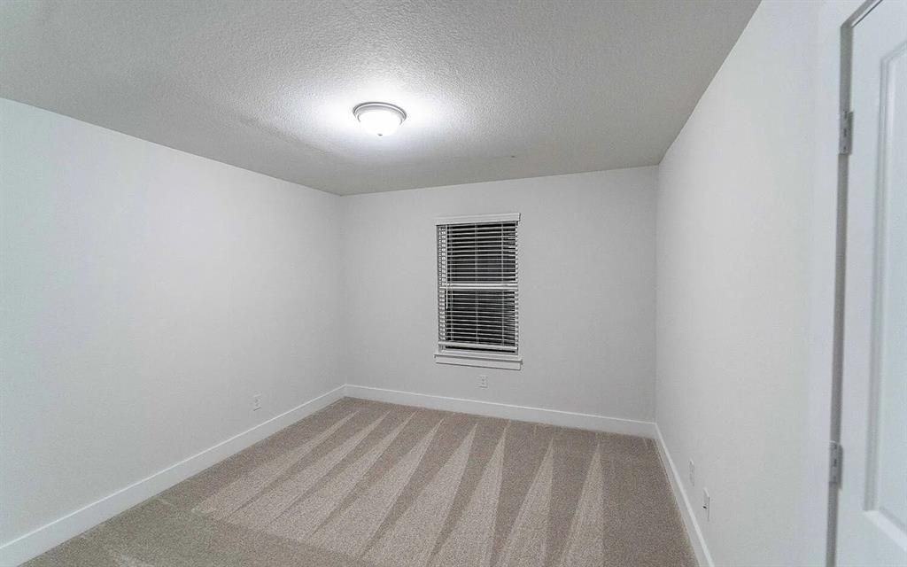 213 Alicante Ln - Photo 7 of 19