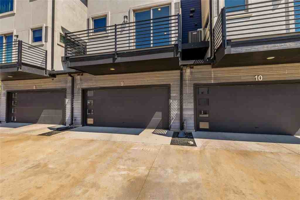 1417 Kramer Ln ##9 - Photo 3 of 40