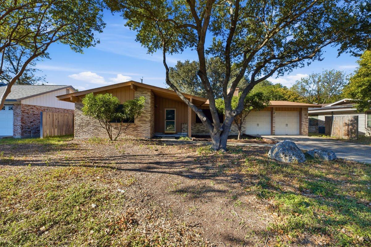 9719 La Rue St - Photo 2 of 24