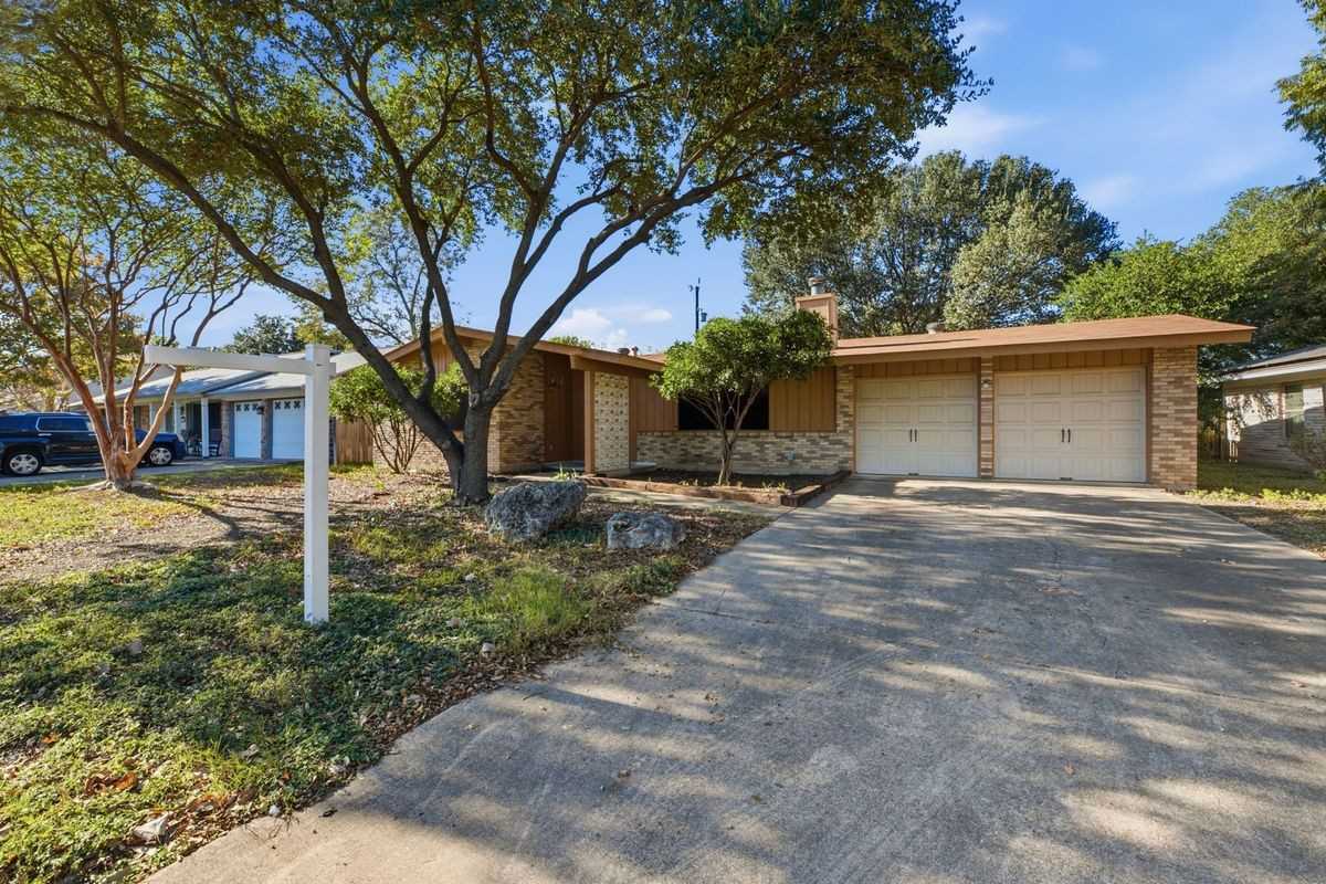 9719 La Rue St - Photo 3 of 24