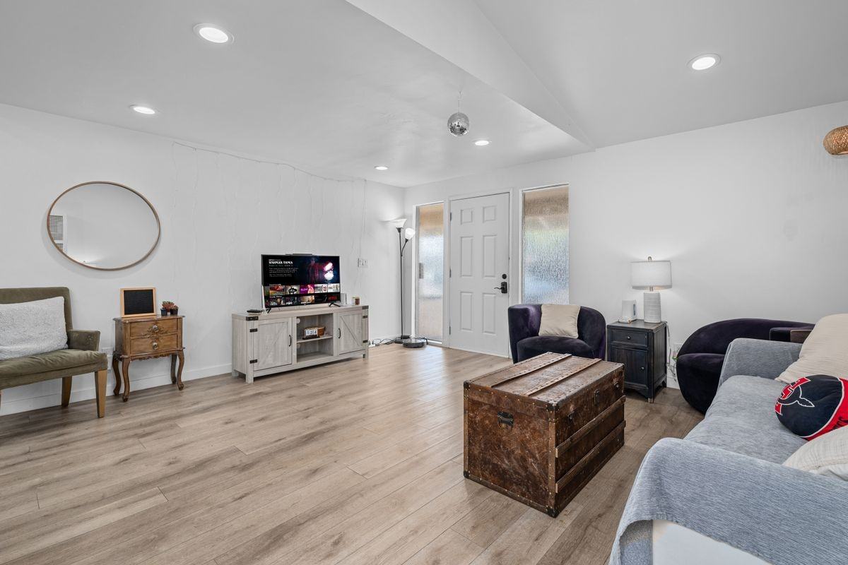 5369 Saxon St - Photo 2 of 25