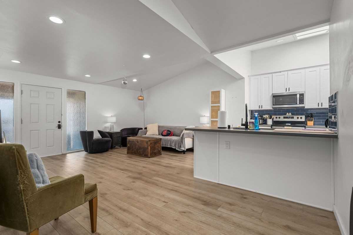 5369 Saxon St - Photo 4 of 25