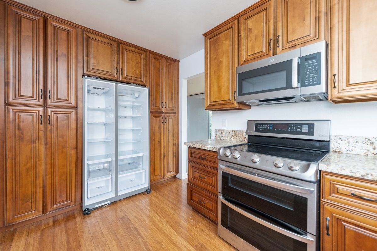 3701 Provincetown Ave - Photo 6 of 23