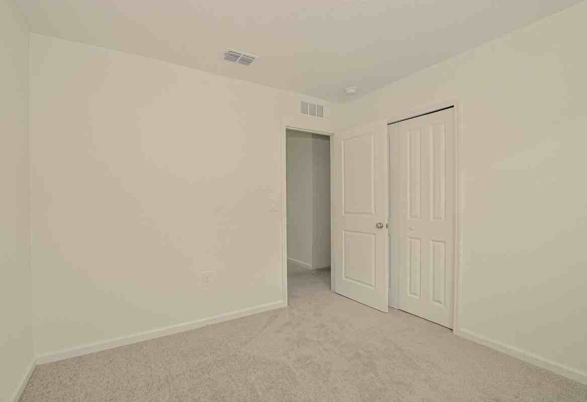 2534 Absolute Avenue - Photo 4 of 13