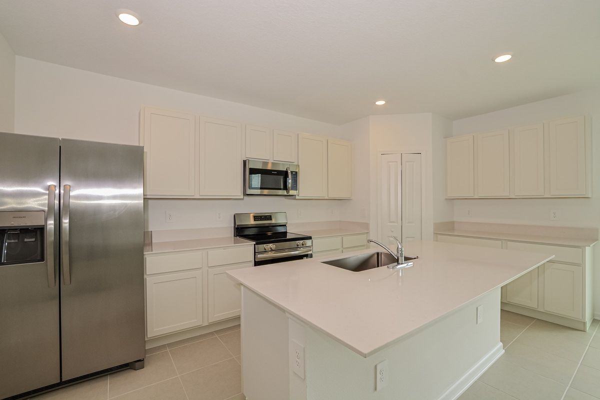 2534 Absolute Avenue - Photo 5 of 13